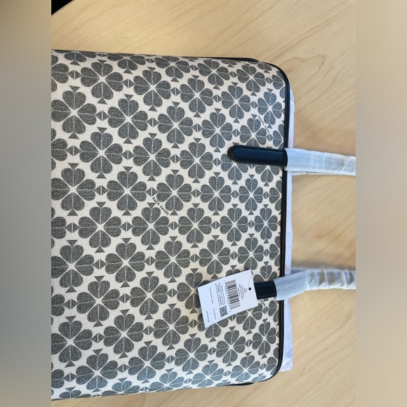 Kate Spade Flower Tote - Picture 4 of 5